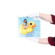 노란 오리 파도타기